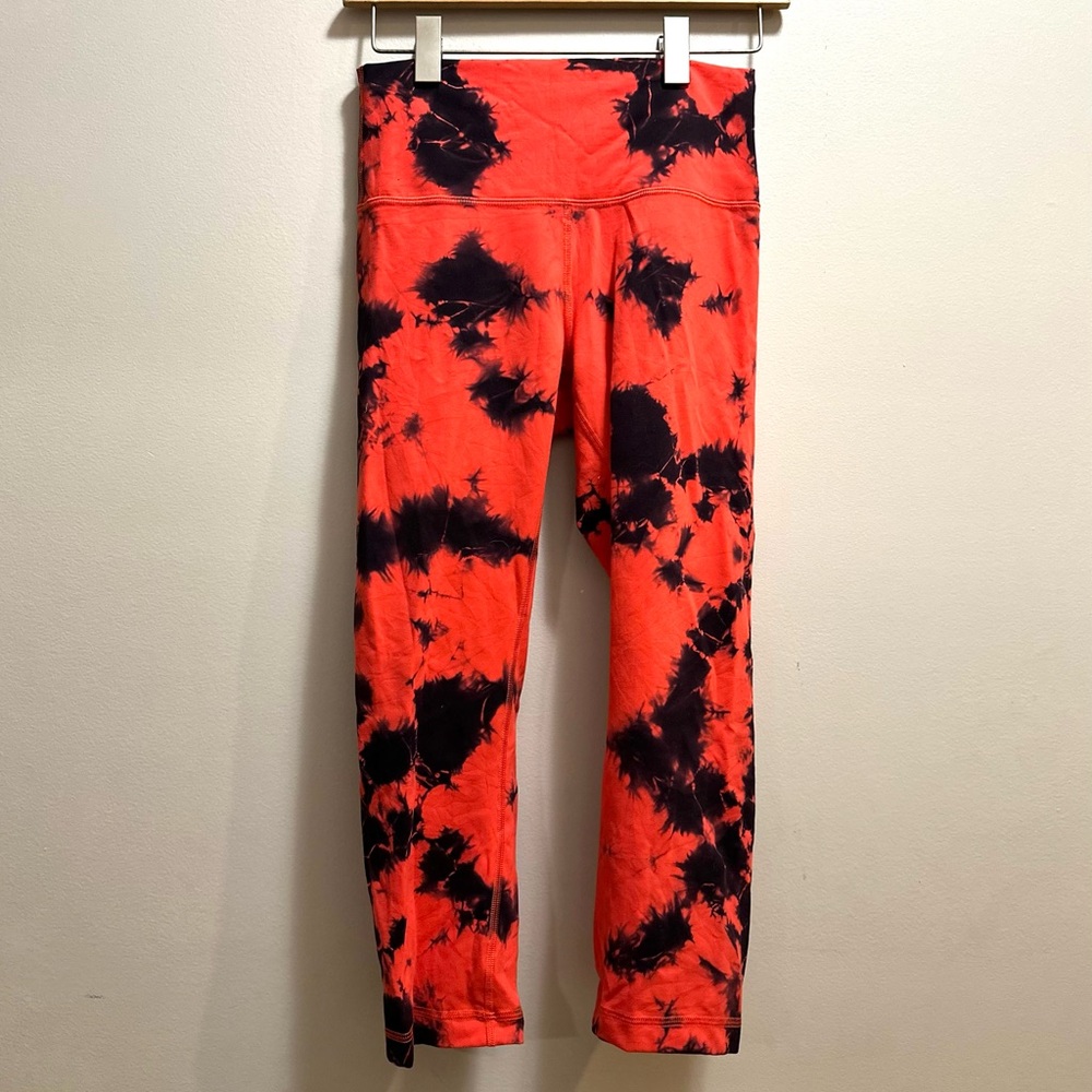 Lululemon Women’s Size 4 Invigorate High-Rise Tie Dye Carnation Red Black Capri